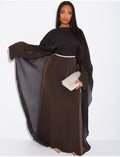 Ensemble robe en satin épais et cape en voile irrisé à bordures perlées