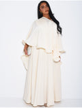 Ensemble robe sans manche évasée et cape plissée à broche