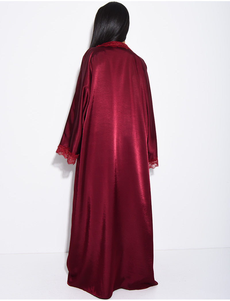 Ensemble en satin kimono à dentelle et robe ajustée