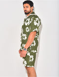 Ensemble short et chemise à fleurs