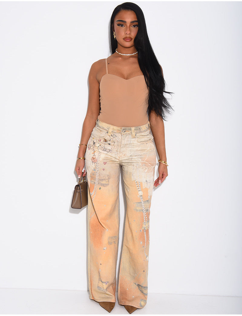 Jeans coupe droite à motifs imprimés dans les tons camel