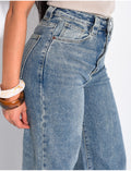 Jeans coupe large stretchy avec revers