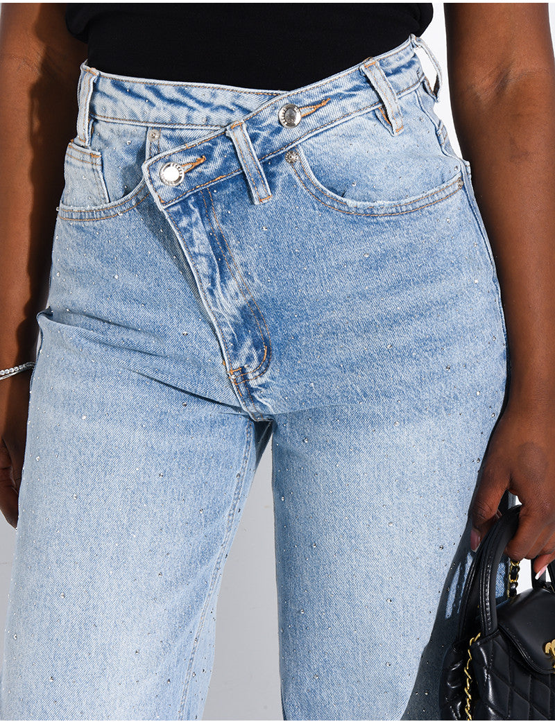 Jeans wide leg à boutonnière croisé et strass