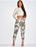 Jeans cargo camouflage resserré aux chevilles