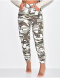 Jeans cargo camouflage resserré aux chevilles