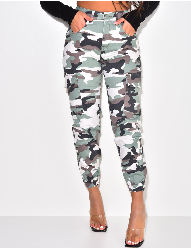 Jeans cargo camouflage resserré aux chevilles