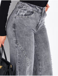 Jeans coupe droite à clous et coutures contrastantes