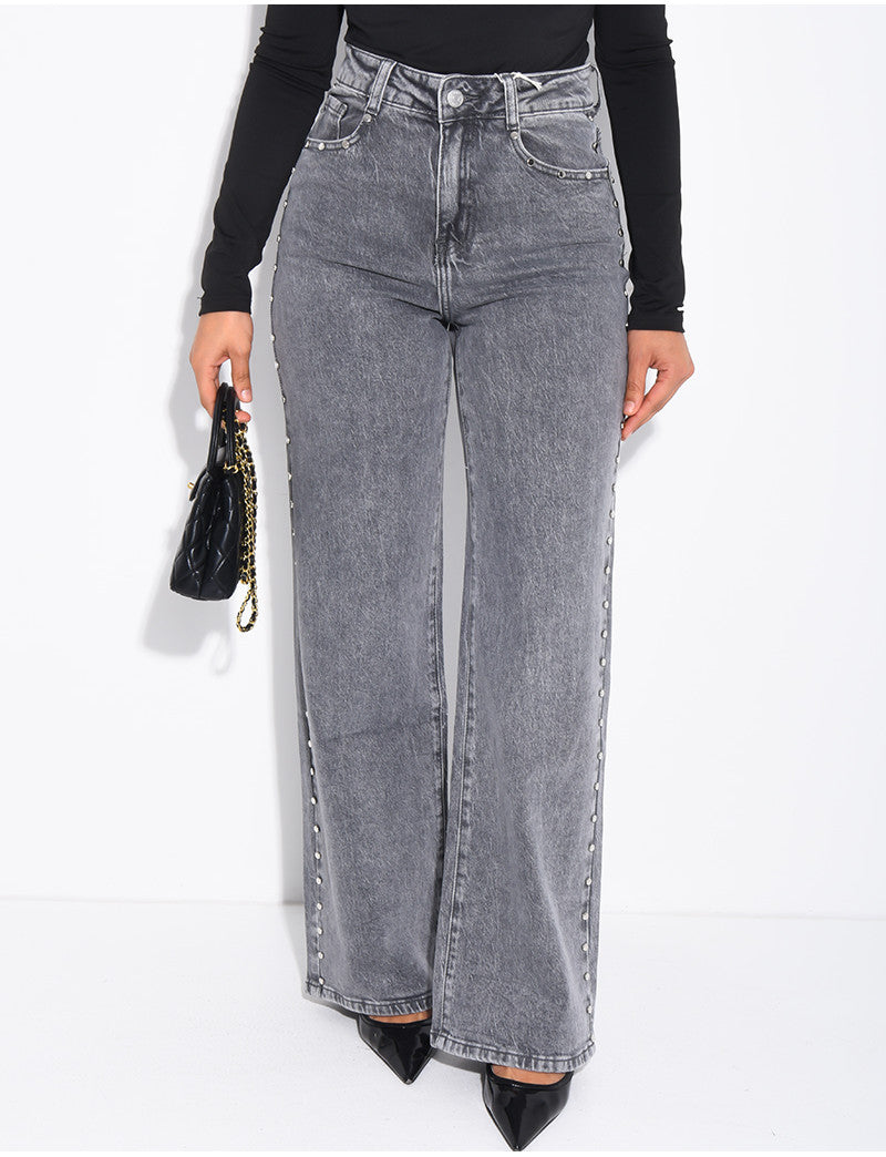 Jeans coupe droite délavé à clous sur les bordures