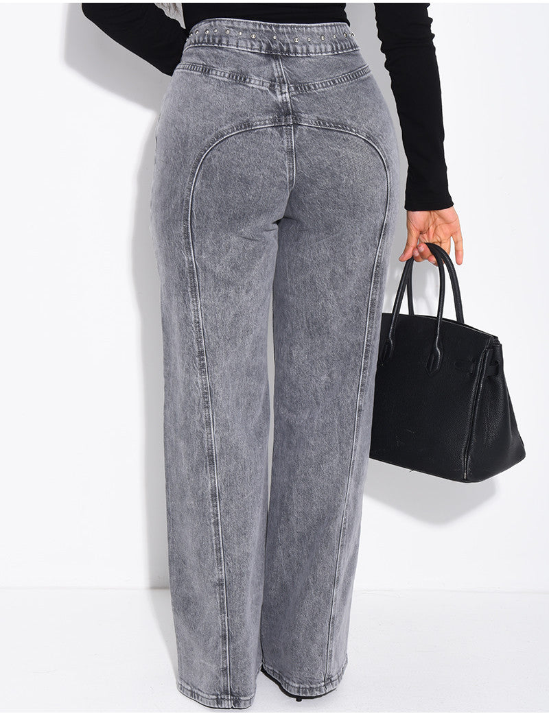 Jeans coupe droite à clous et coutures contrastantes