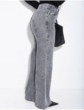 Jeans coupe droite à clous et coutures contrastantes