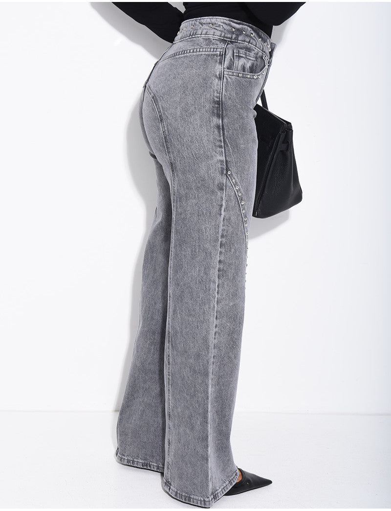 Jeans coupe droite à clous et coutures contrastantes