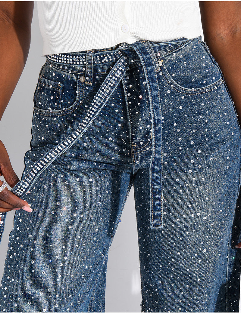Jeans wide leg à strass de partout et ceinture assortie