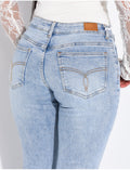 Jeans taille basse flare à broderies sur les poches