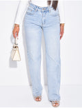 Jeans coupe droite stretchy effet destroy  & strass sur l'arrière