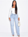 Jeans coupe droite stretchy effet destroy  & strass sur l'arrière