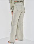 Jeans effet délavé à empiècements contrastants