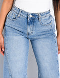 Jeans délavé à pinces à la taille