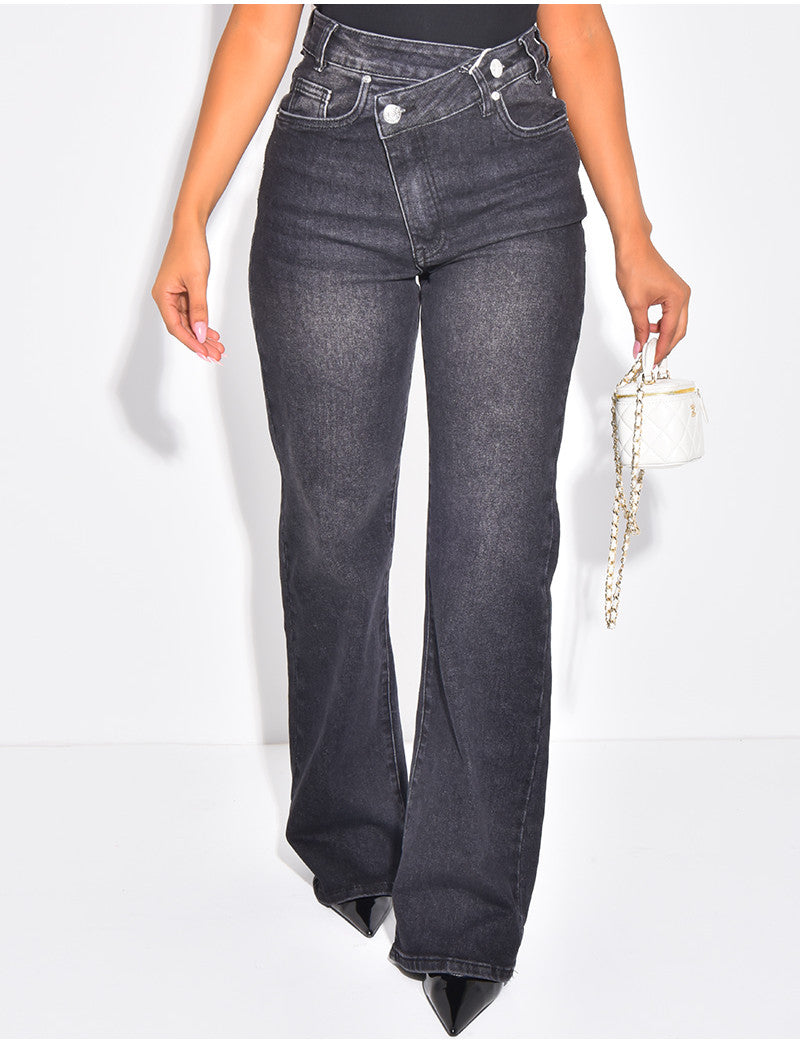 Jeans coupe droite stretchy à boutonnière croisée