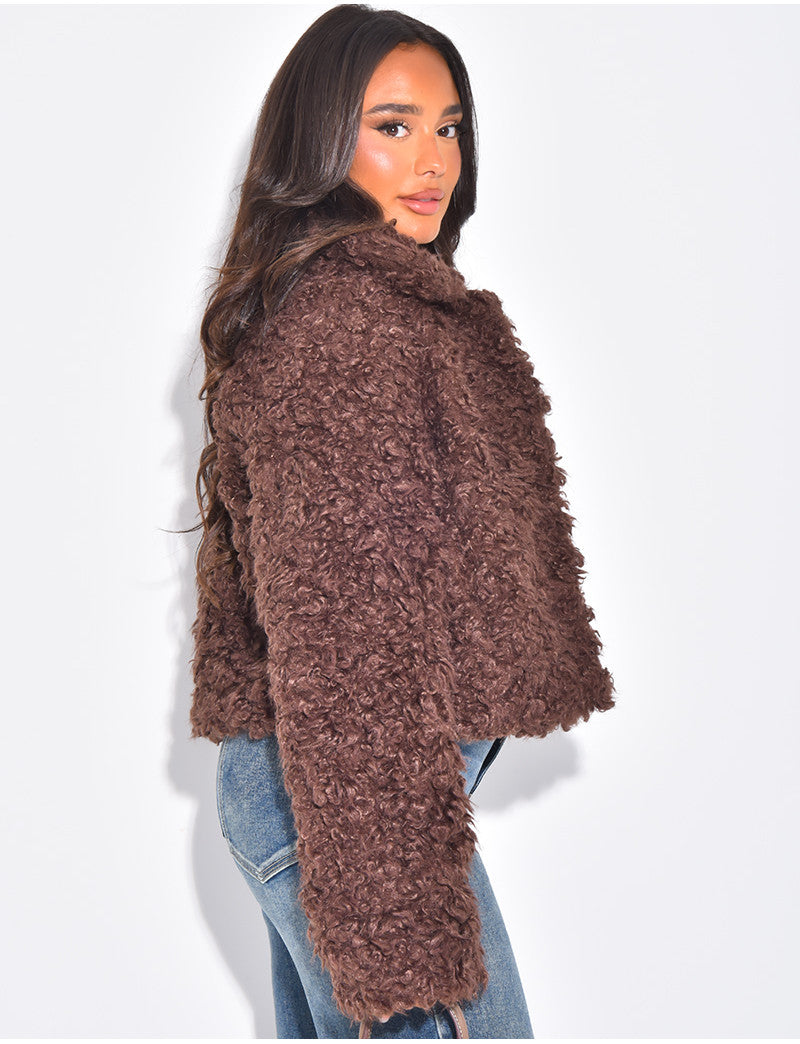 Veste courte en fourrure effet mouton bouclé marron