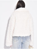 Veste courte en fourrure effet mouton bouclé blanche