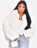 Veste courte en fourrure effet mouton bouclé blanche