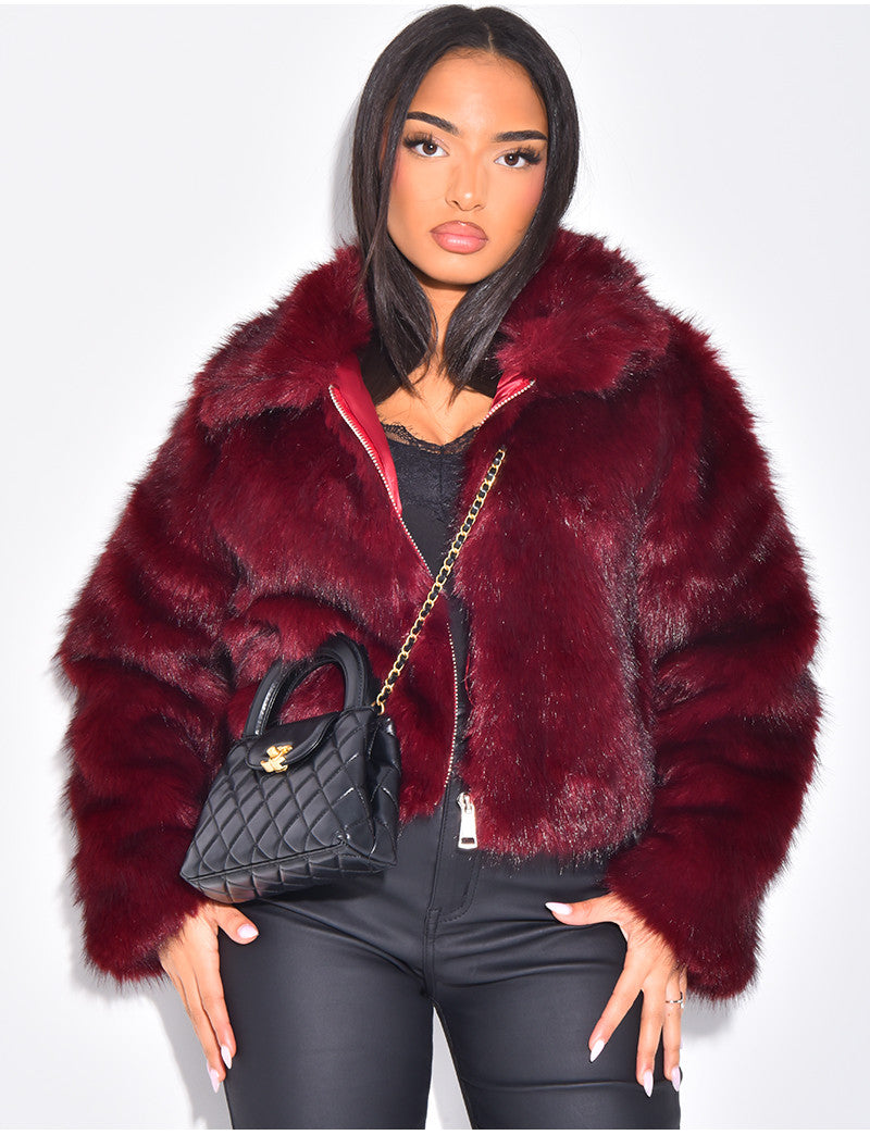 Veste courte en fausse fourrure zipée