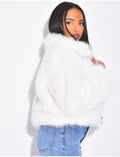 Veste courte en fausse fourrure zipée