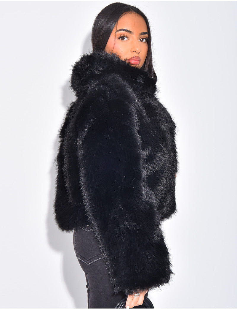 Veste courte en fausse fourrure zipée