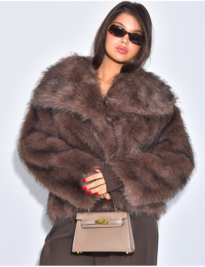 Veste courte en fausse fourrure