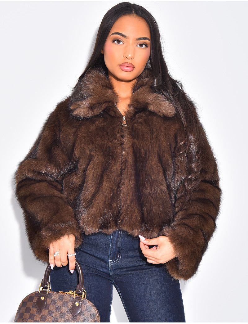 Veste courte en fausse fourrure zipée