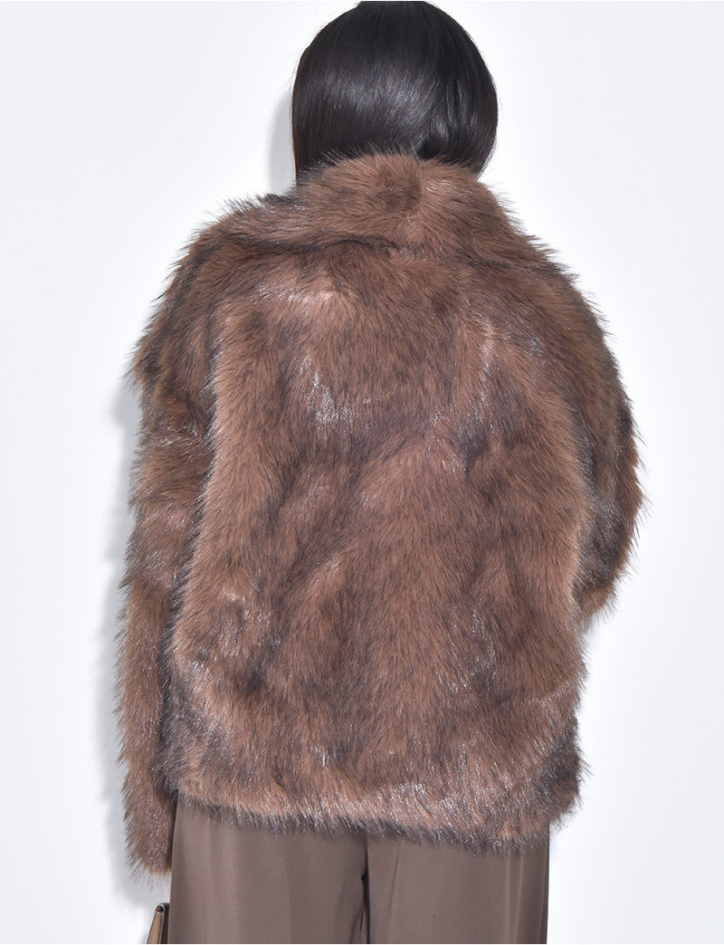 Veste courte en fausse fourrure
