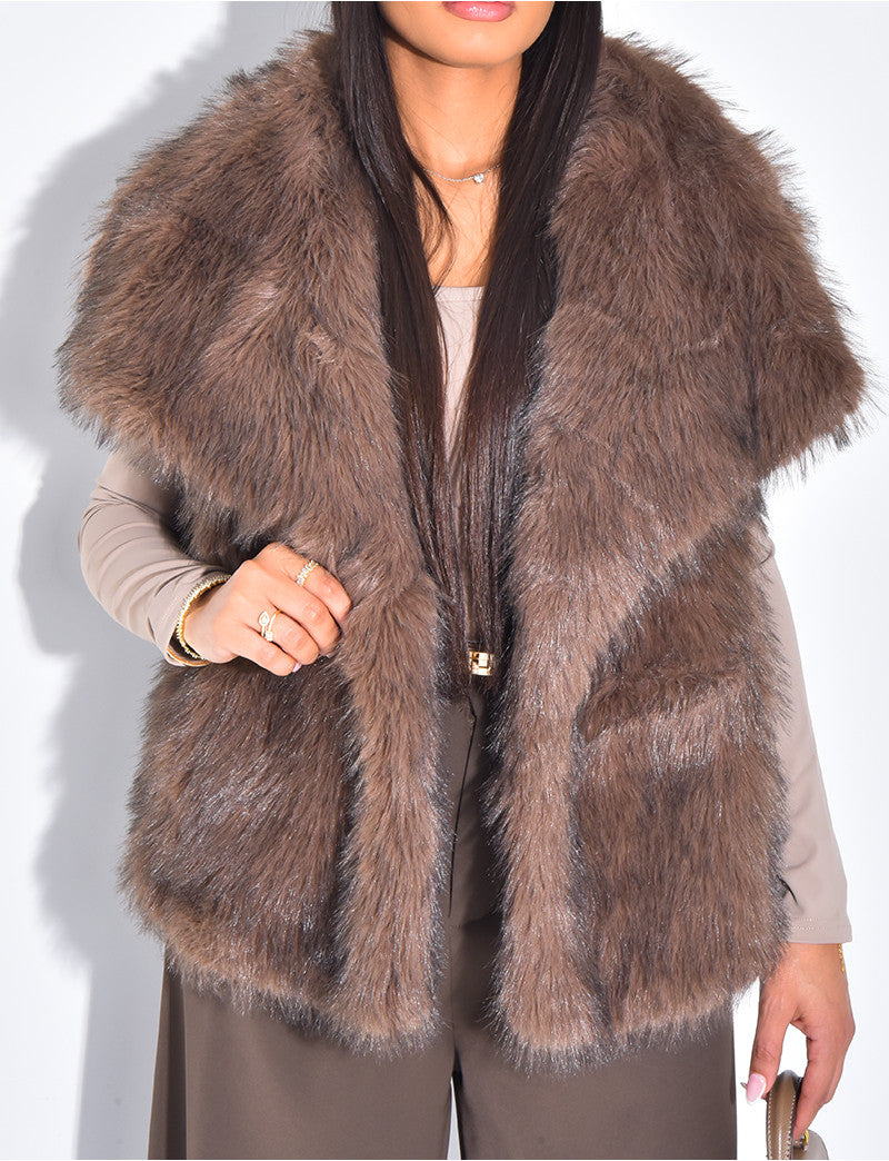 Manteau court en fausse fourrure sans manche