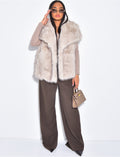 Manteau court en fausse fourrure sans manche