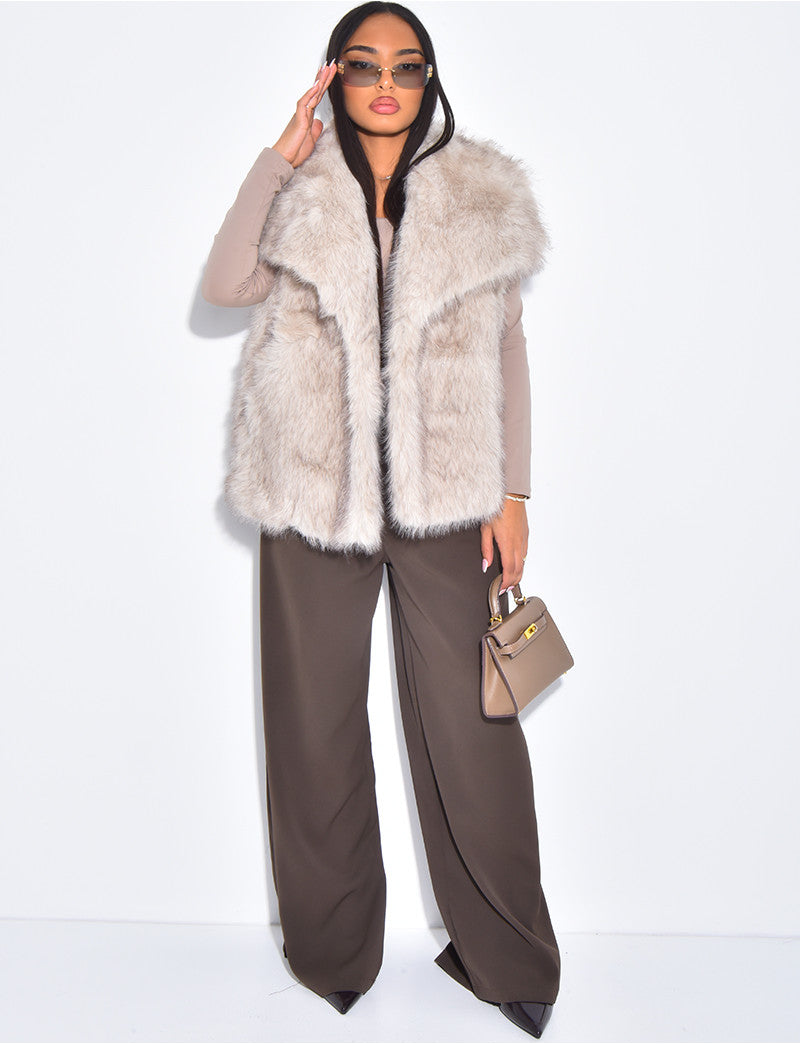 Manteau court en fausse fourrure sans manche