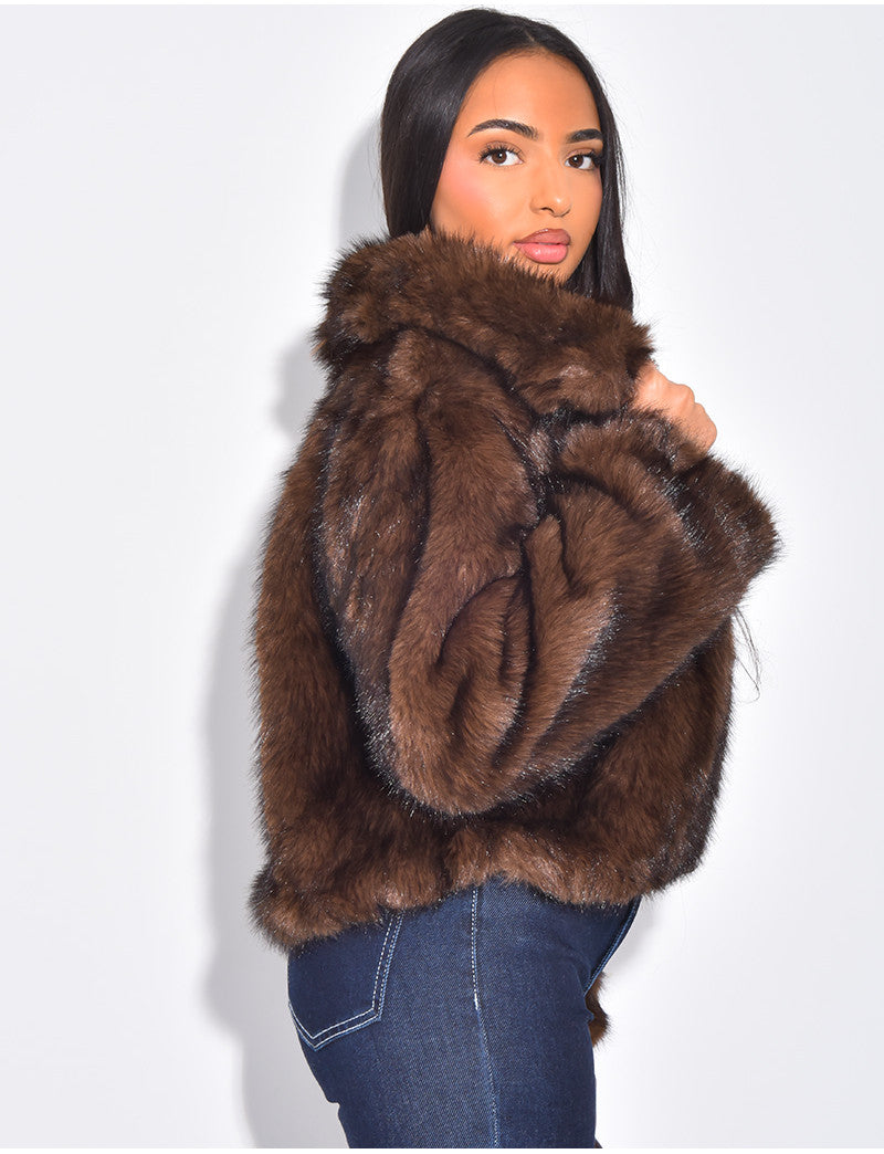Veste courte en fausse fourrure zipée