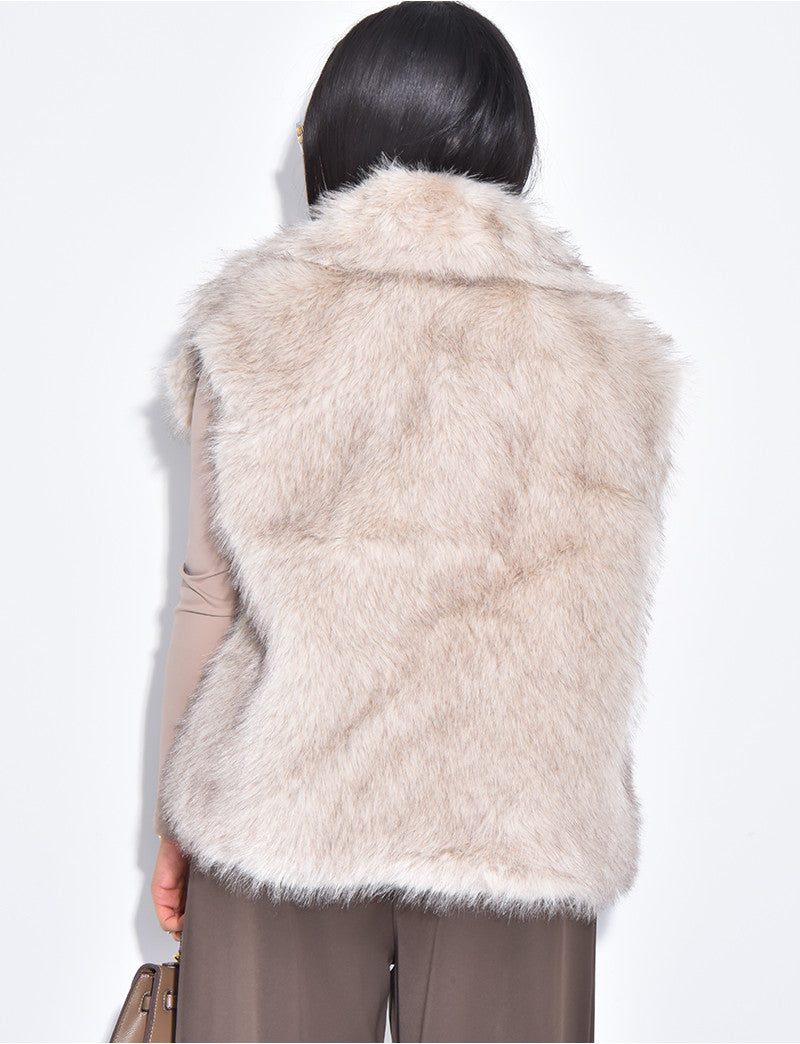 Manteau court en fausse fourrure sans manche