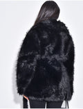 Manteau mi-long en fausse fourrure à ceinture