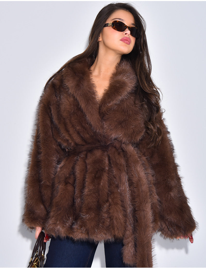 Manteau mi-long en fausse fourrure à ceinture