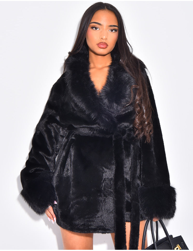 Manteau mi-long en fausse fourrure et ceinture à nouer