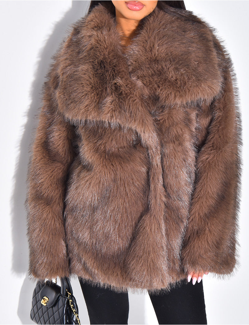 Manteau mi-long en fausse fourrure à col rabattu