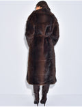 Manteau très long en fausse fourrure et ceinture