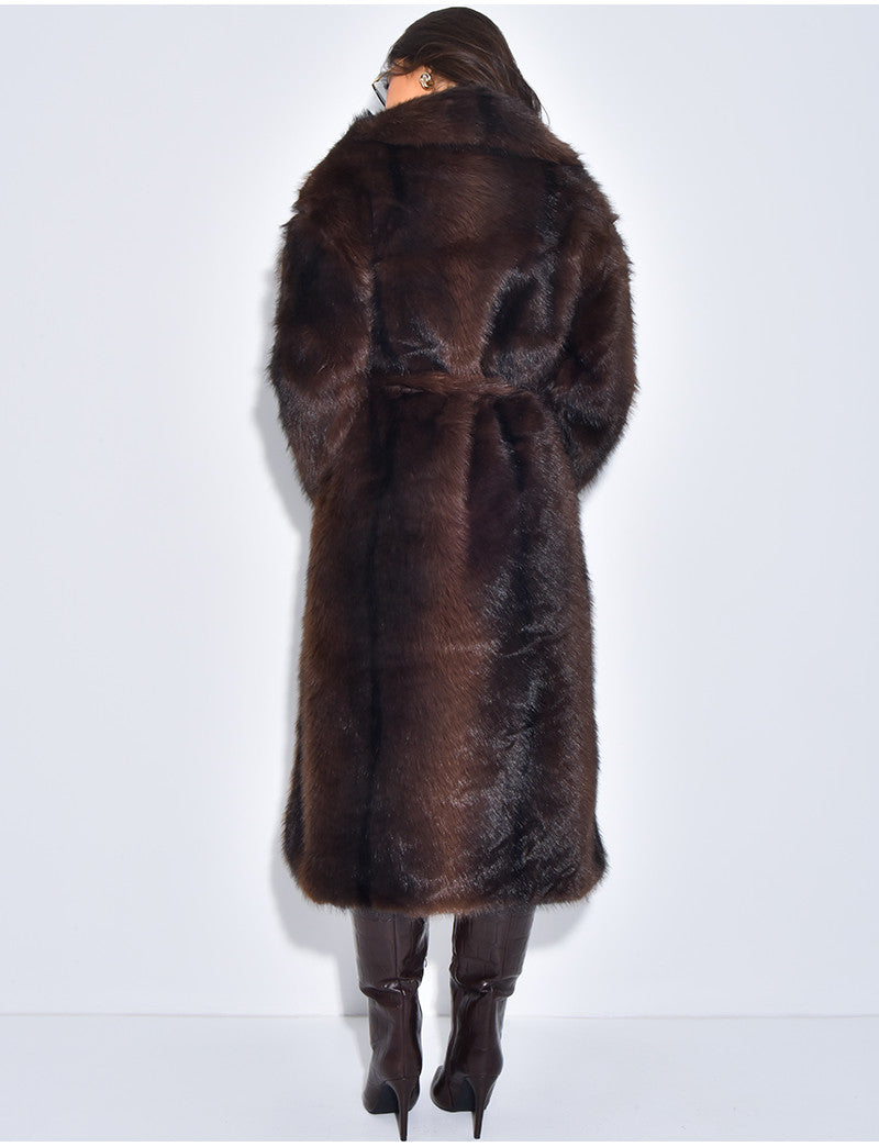 Manteau très long en fausse fourrure et ceinture