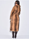 Manteau très long en fausse fourrure et ceinture