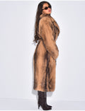 Manteau très long en fausse fourrure et ceinture