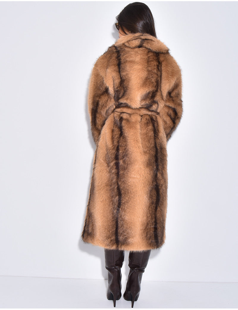 Manteau très long en fausse fourrure et ceinture