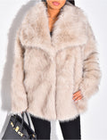 Manteau mi-long en fausse fourrure à col rabattu