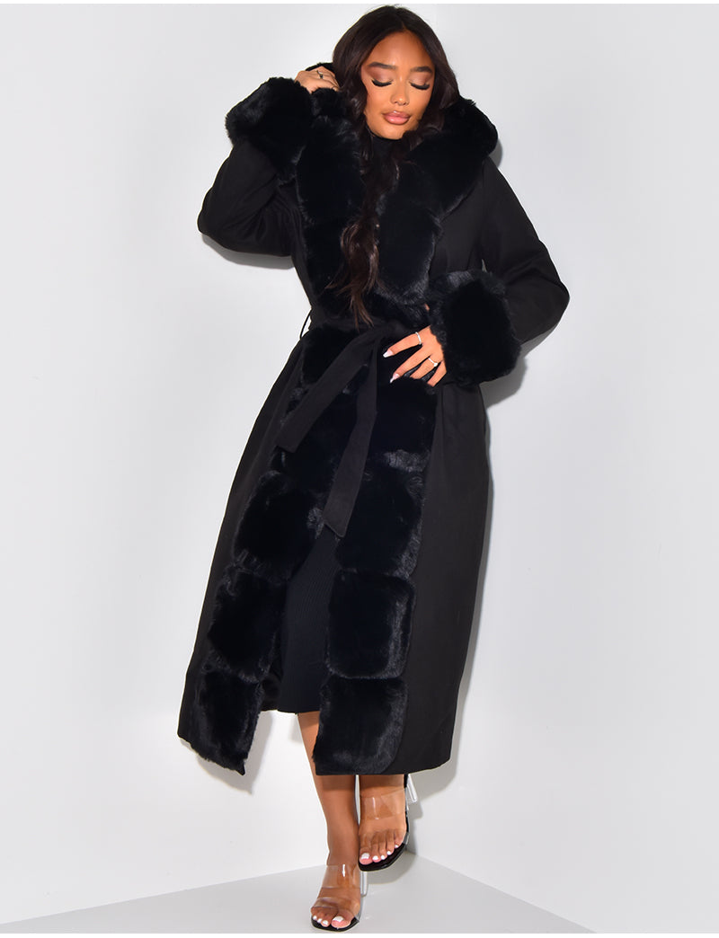 Manteau long à capuche avec fourrure
