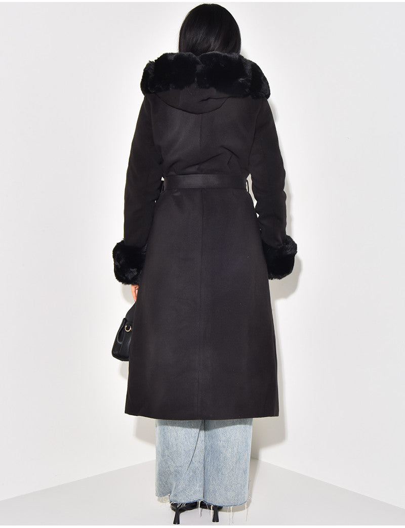 Manteau long à capuche avec fourrure