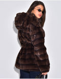 Manteau mi-long en fausse fourrure à capuche