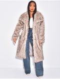 Manteau mi-long en fausse fourrure